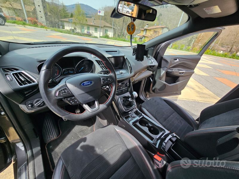 Usata Ford Kuga ST-Line 120 CV (88 kW) 2019 Grigio SUV