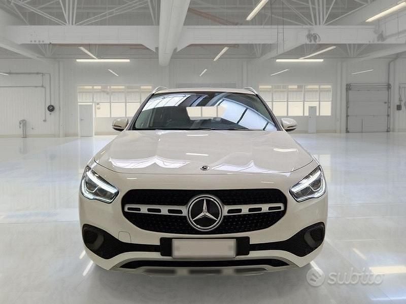Usata Mercedes GLA200 Business 150 CV (110 kW) 2022 Bianco SUV