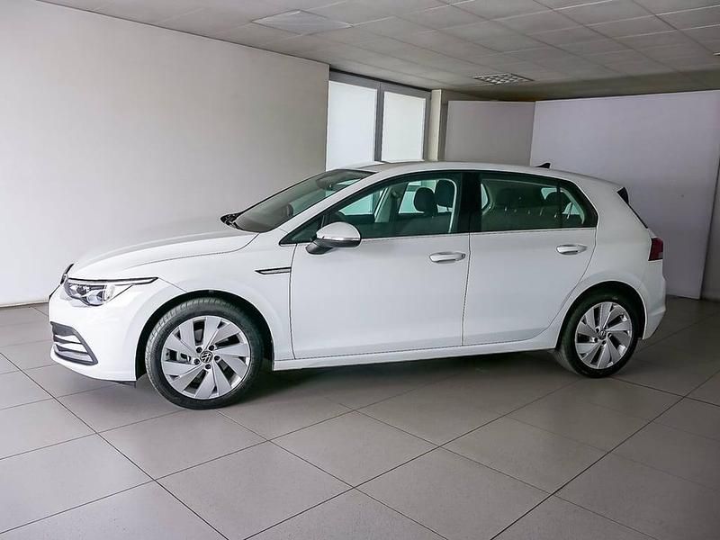 Usata VW Golf VIII Style 131 CV (96 kW) 2020 Pure white Berlina