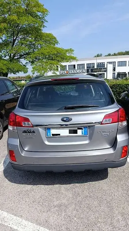 Usata Subaru Outback Trend 150 CV (110 kW) 2010 Grigio Station wagon