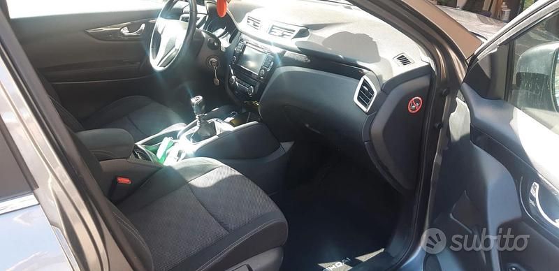 Usata Nissan Qashqai Acenta 110 CV (80 kW) 2015 Grigio SUV