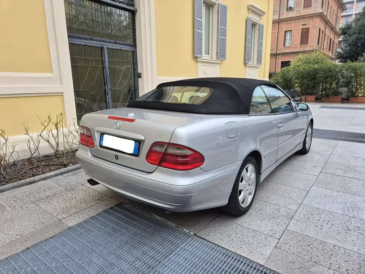 Usata Mercedes CLK230 Elegance 197 CV (144 kW) 2002 Argento metallizzato Cabrio
