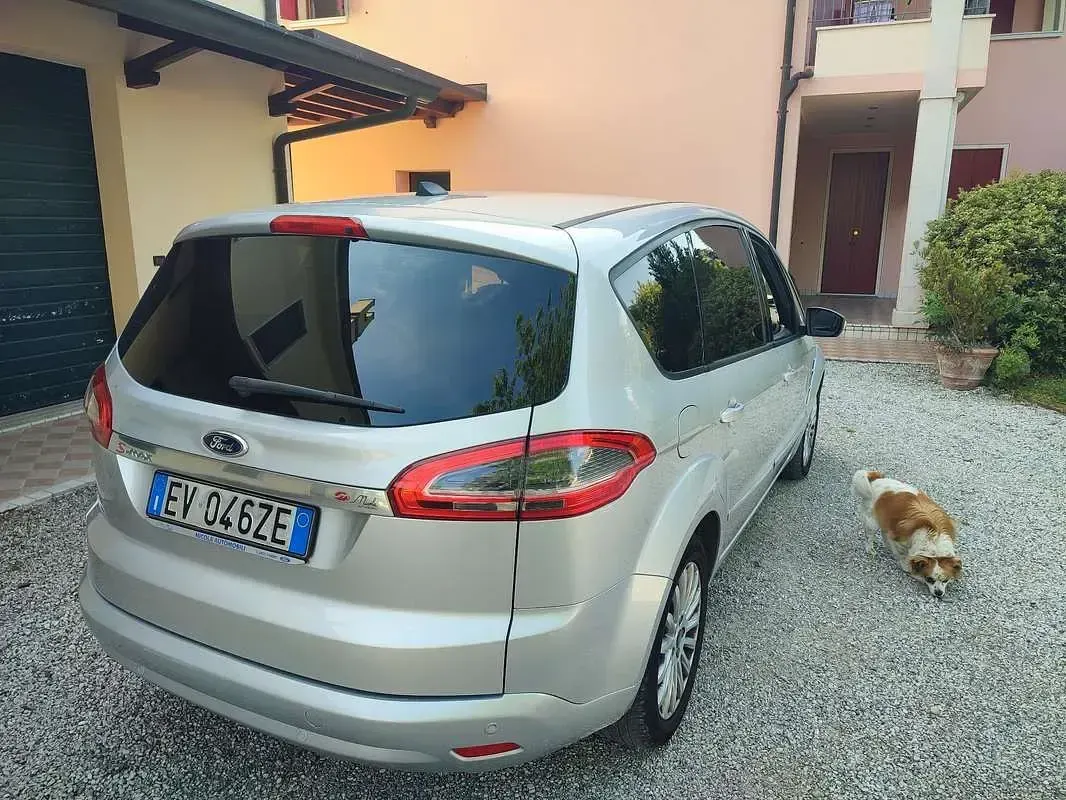 Usata Ford S-MAX Business Edition 140 CV (102 kW) 2014 Grigio Monovolume