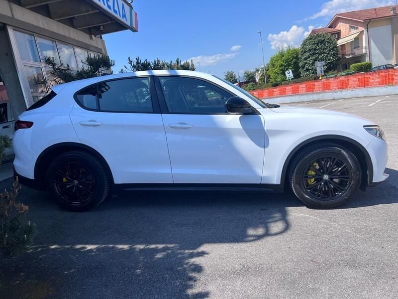 Usata Alfa Romeo Stelvio Sprint 190 CV (139 kW) 2021 Bianco SUV
