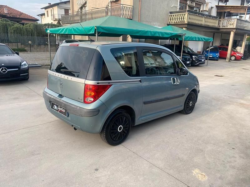 Usata Peugeot 1007 68 CV (50 kW) 2005 Grigio Monovolume