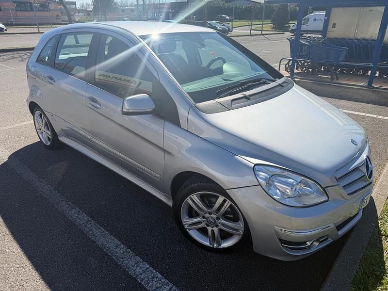 Usata Mercedes B200 Premium 108 CV (79 kW) 2011 Grigio Monovolume