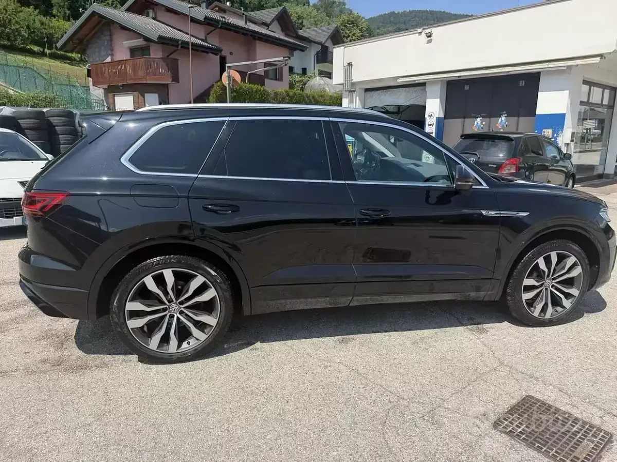 Usata VW Touareg R-line 286 CV (210 kW) 2019 Nero SUV