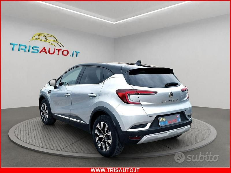 Usata Renault Captur Techno 91 CV (66 kW) 2023 Grigio SUV