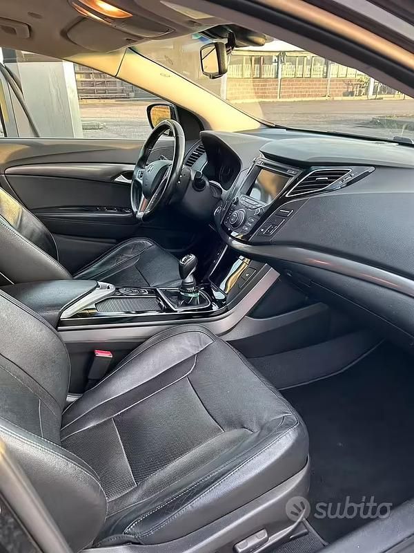 Usata Hyundai i40 136 CV (100 kW) 2012 Nero Station wagon