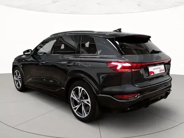 Usata Audi Q6 e-tron S-Line 284 kW (387 CV) 2025 Grigio manhattan metallizzato SUV