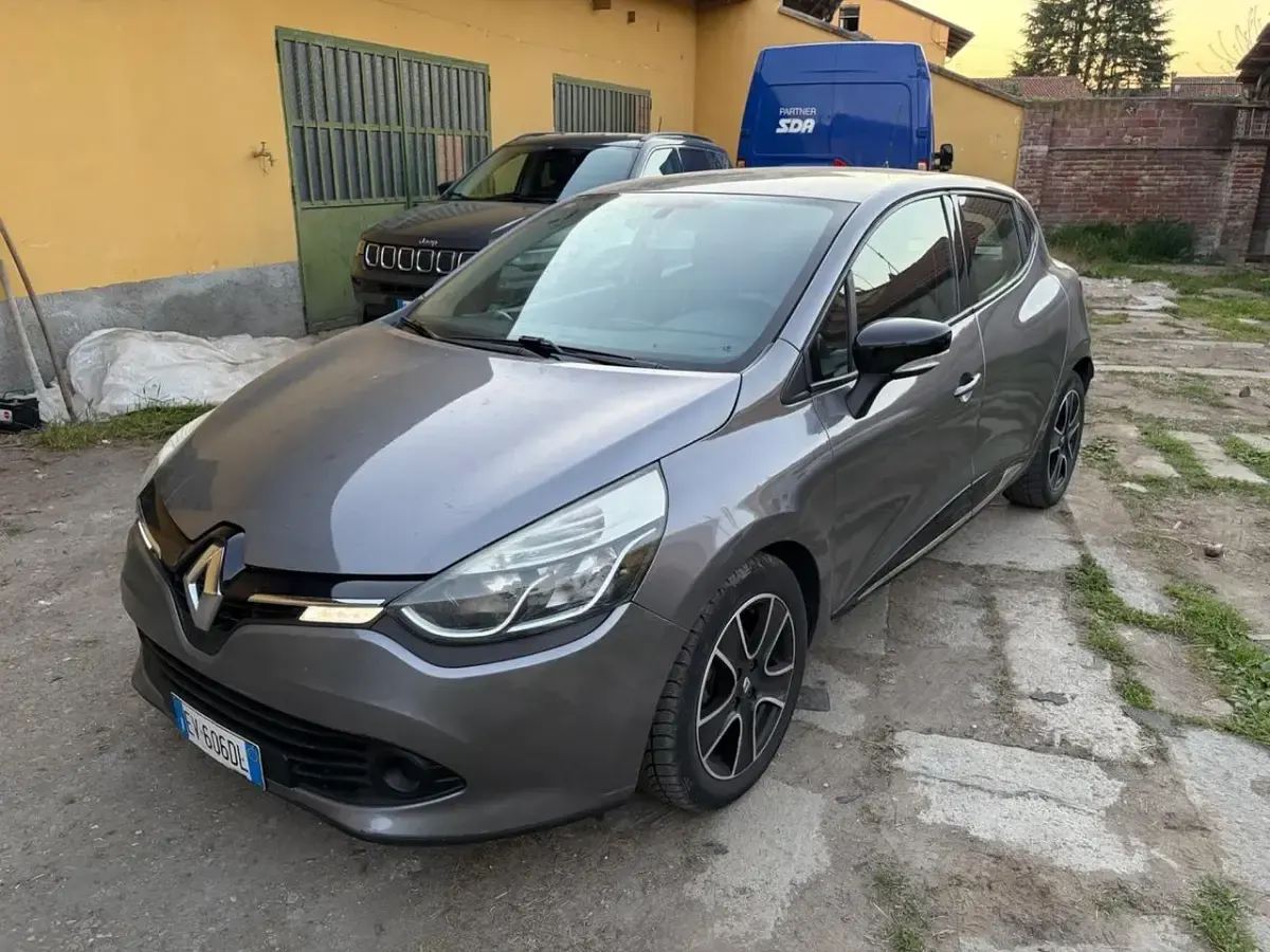Usado Renault Clio IV 90 CV (66 kW) 2014 Marrón Berlina