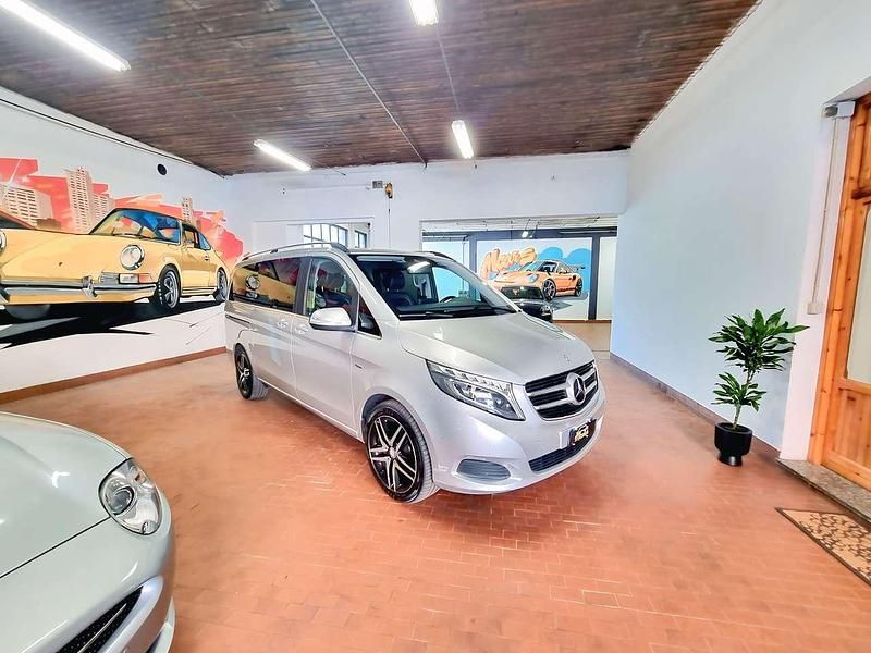 Argento Usata 2014 Mercedes V250 Avantgarde Monovolume | 25.900 € (Buon prezzo) - Immagine 1/4