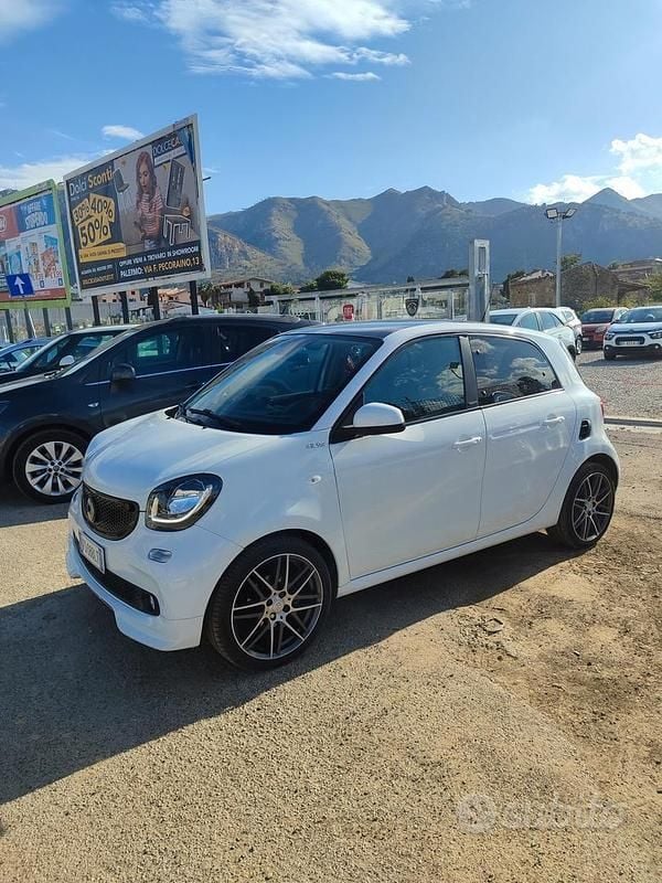 Usata Smart ForFour Brabus 108 CV (79 kW) 2017 Bianco Utilitaria