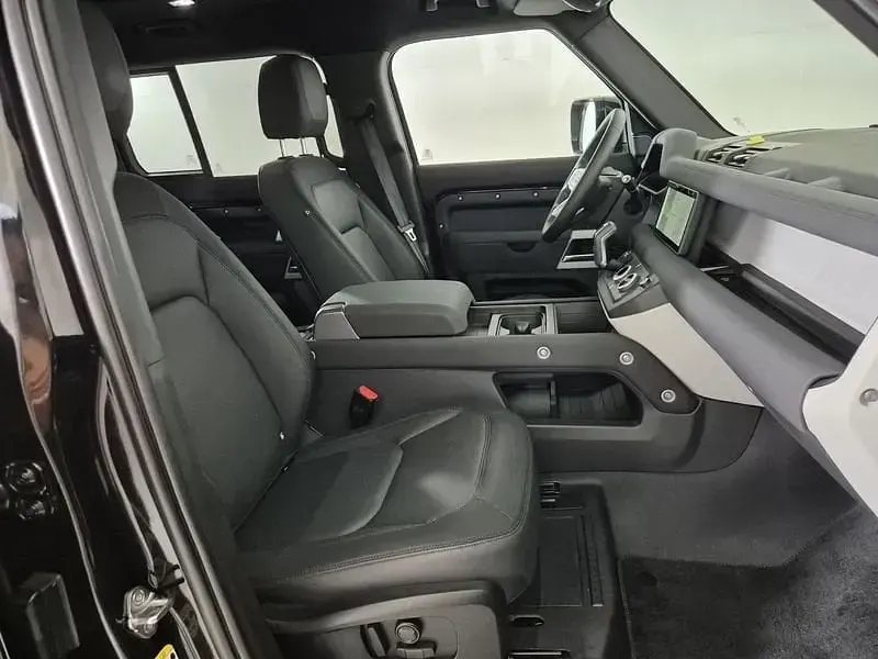 Usata Land Rover Defender SE Dynamic 249 CV (183 kW) 2023 Nero SUV