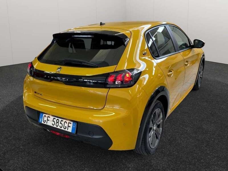 Usata Peugeot e-208 Active 56 kW (77 CV) 2021 Giallo Utilitaria