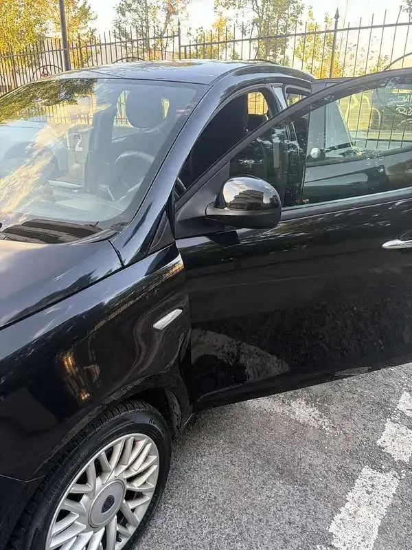 Usata Lancia Ypsilon Gold 69 CV (50 kW) 2015 Utilitaria
