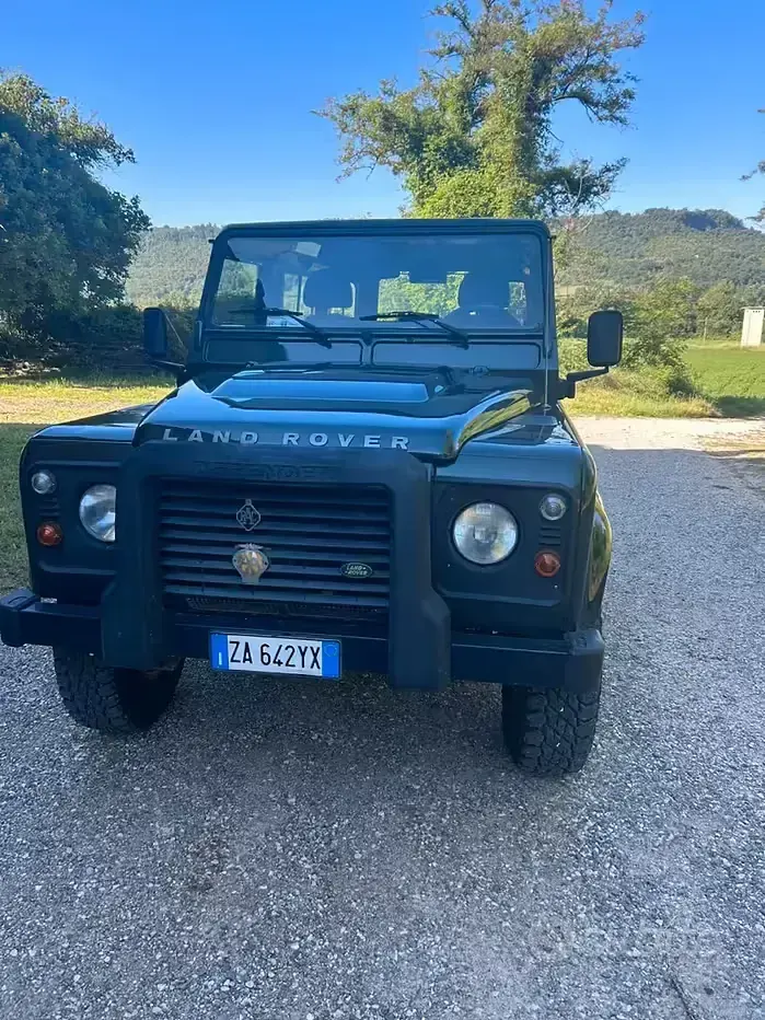 Usata Land Rover Defender 122 CV (89 kW) 2009 Verde SUV