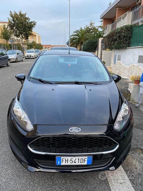 Usata Ford Fiesta 82 CV (60 kW) 2017 Nero Berlina