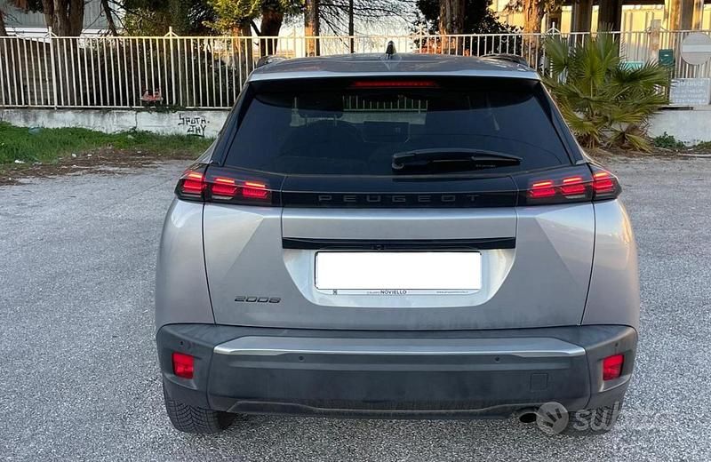 Usata Peugeot 2008 Allure 101 CV (74 kW) 2023 SUV