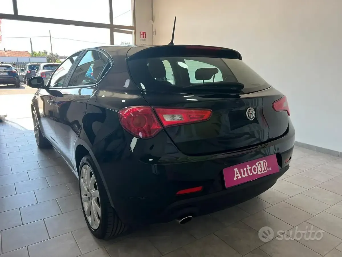Usata Alfa Romeo Giulietta Business 120 CV (88 kW) 2017 Nero Utilitaria