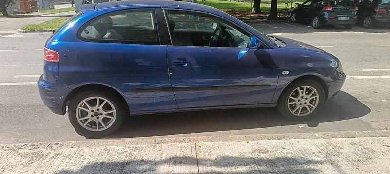 Usata Seat Ibiza 64 CV (47 kW) 2003 Blu Berlina