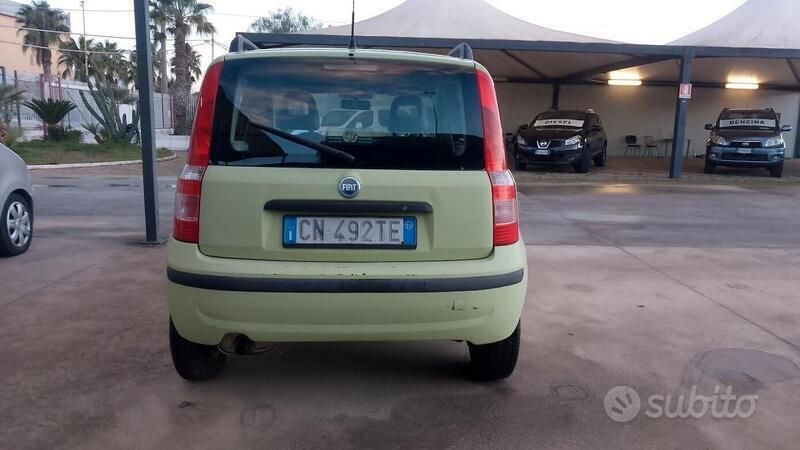 Usata Fiat Panda Emotion 69 CV (50 kW) 2005 Verde Utilitaria