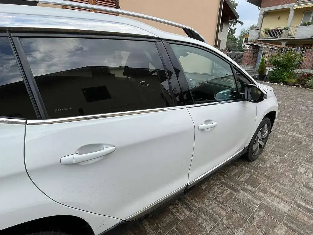 Usata Peugeot 2008 Allure 82 CV (60 kW) 2014 Bianco SUV