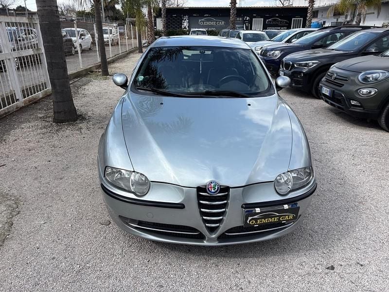 Usata Alfa Romeo 147 Distinctive 116 CV (85 kW) 2004 Grigio Utilitaria