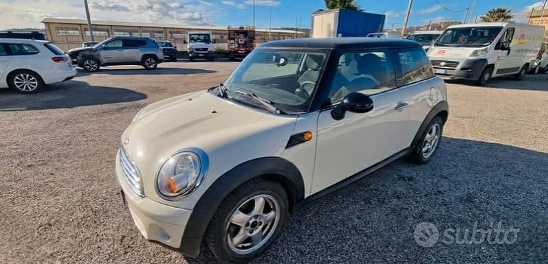 Usata Mini Cooper D 109 CV (80 kW) 2009 Bianco Utilitaria