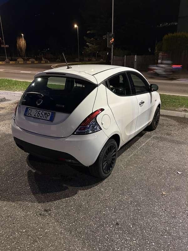Usata Lancia Ypsilon Silver 69 CV (50 kW) 2022 Utilitaria