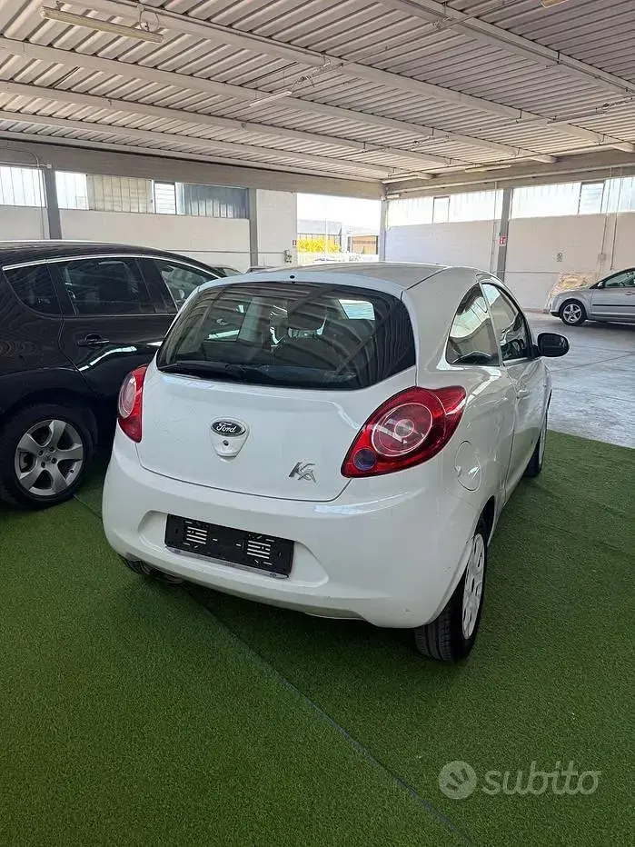 Usata Ford Ka Titanium 69 CV (50 kW) 2015 Bianco Berlina