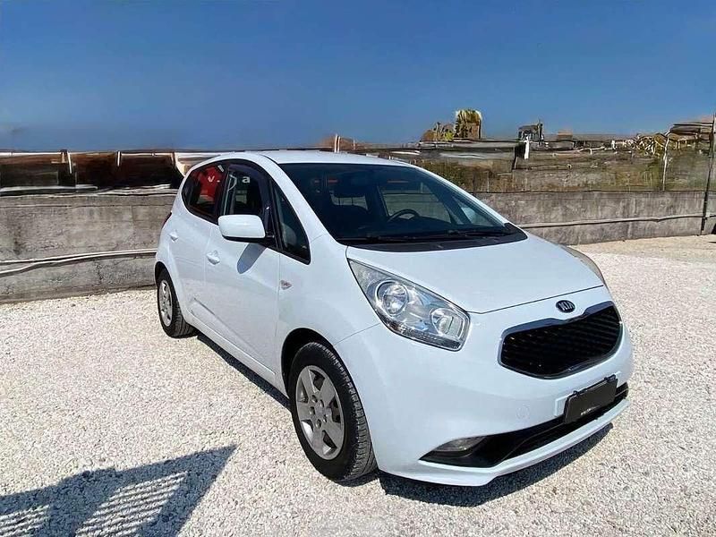 Usata Kia Venga Active 90 CV (66 kW) 2016 Bianco Utilitaria