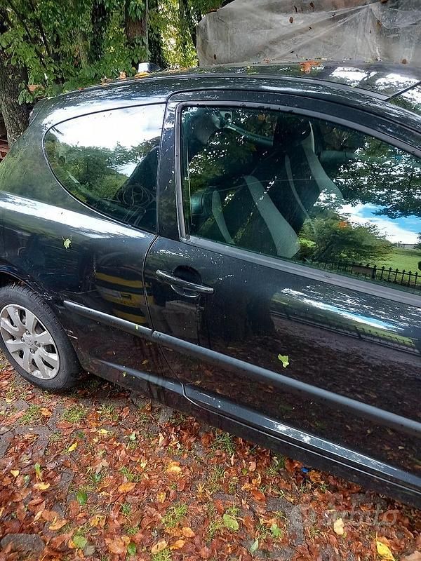 Gebraucht Peugeot 207 75 PS (55 kW) 2008 Schwarz Kleinwagen