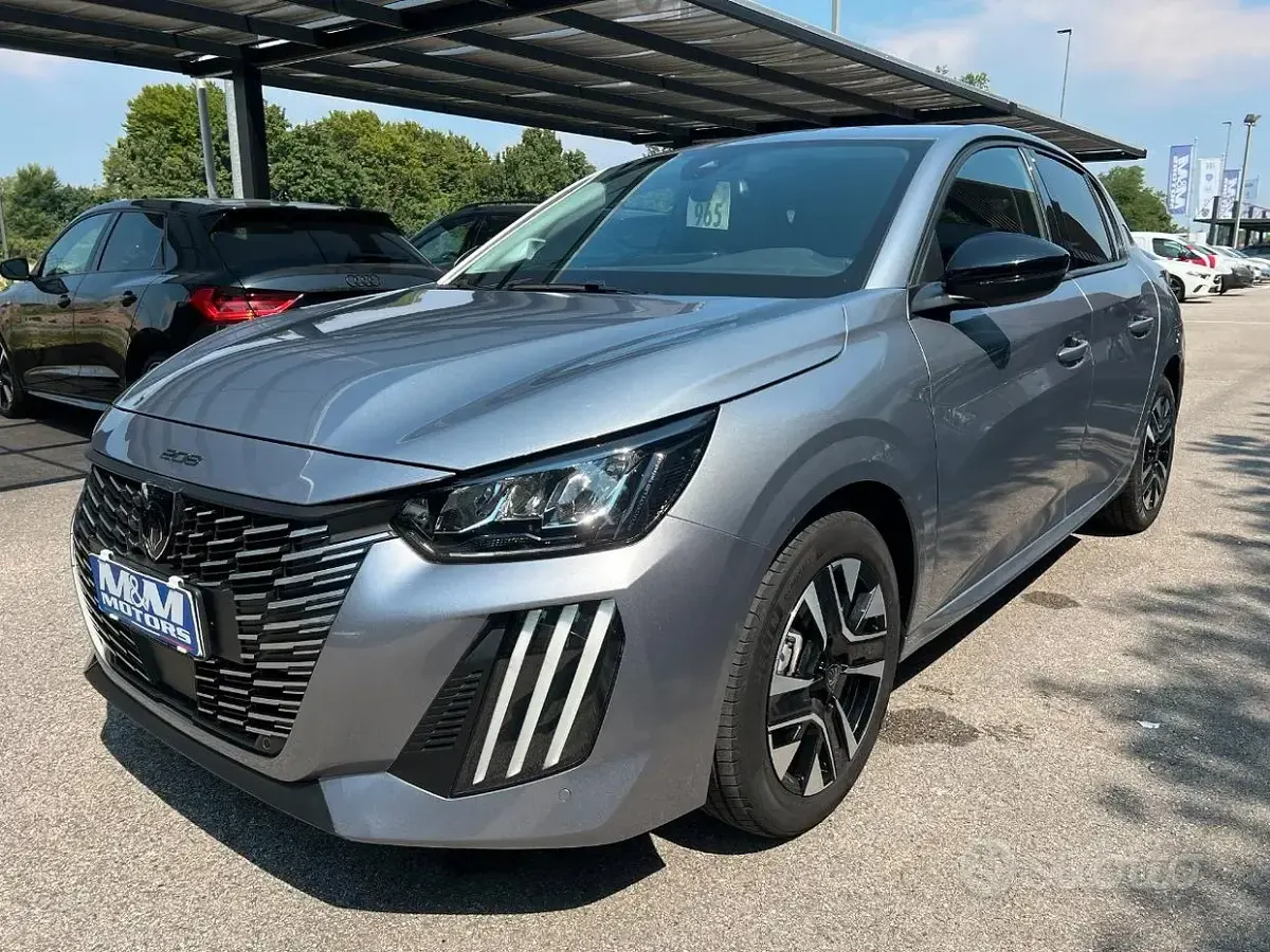 Usata Peugeot 208 Allure 101 CV (74 kW) 2025 Grigio Utilitaria