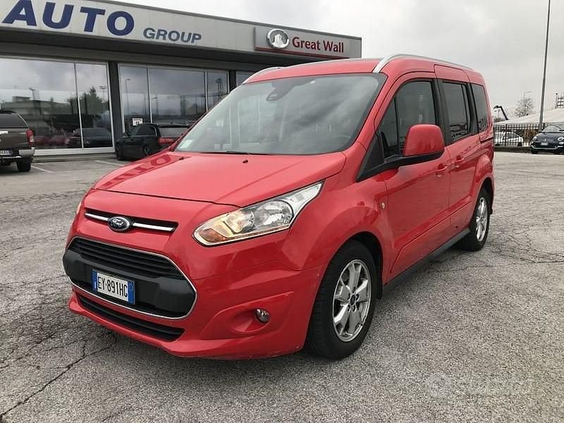 Usata Ford Tourneo Connect Titanium 116 CV (85 kW) 2015 Rosso Monovolume