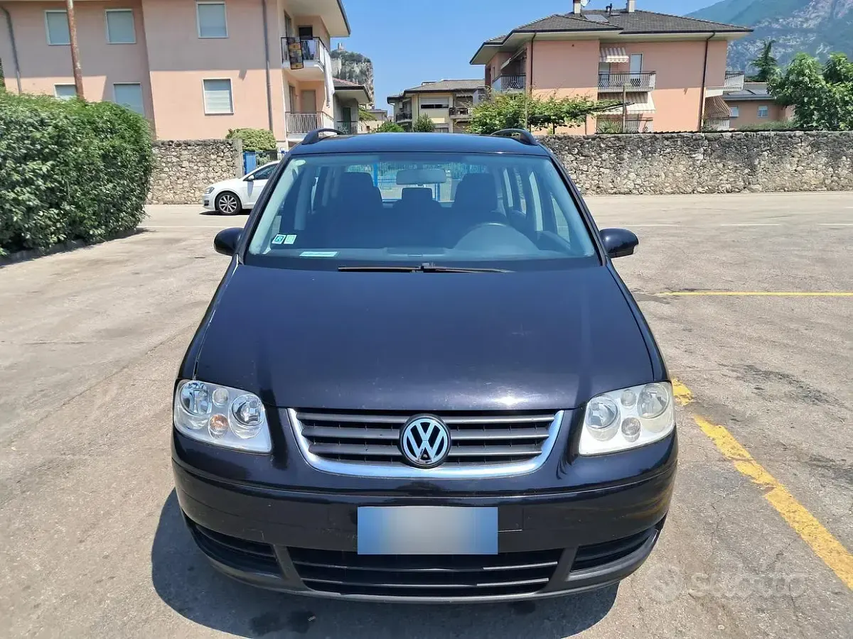 Usata VW Touran 101 CV (74 kW) 2004 Nero Monovolume
