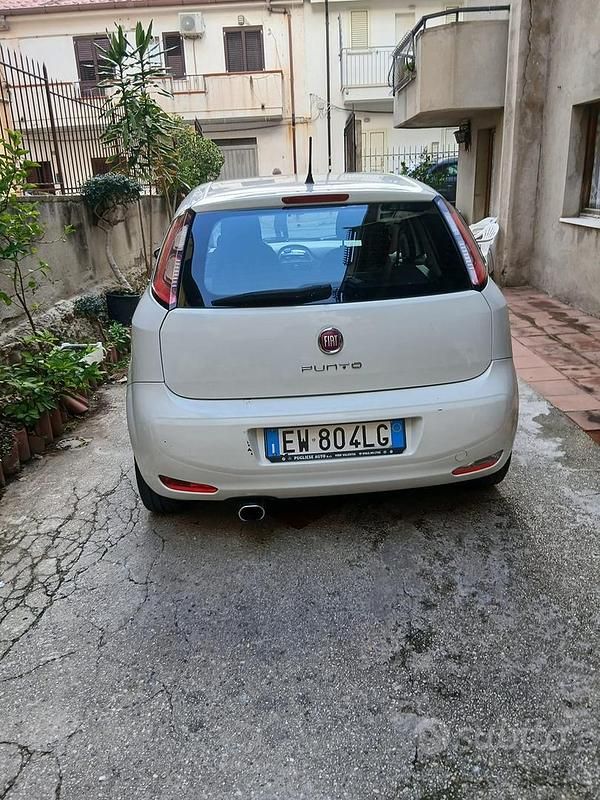 Usata Fiat Grande Punto 75 CV (55 kW) 2014 Bianco Utilitaria