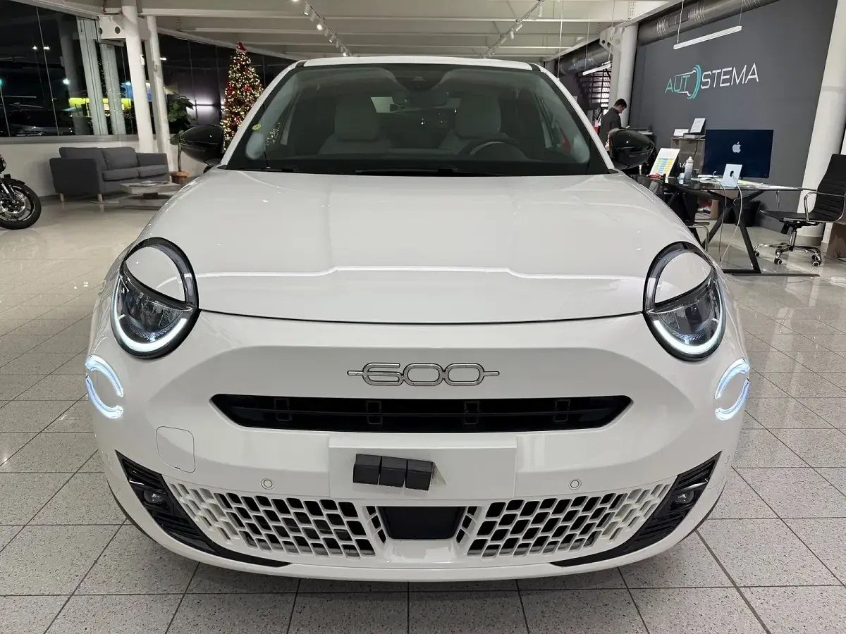 Nuova Fiat 600 La Prima 101 CV (74 kW) 2025 Blu/azzurro(met.) SUV