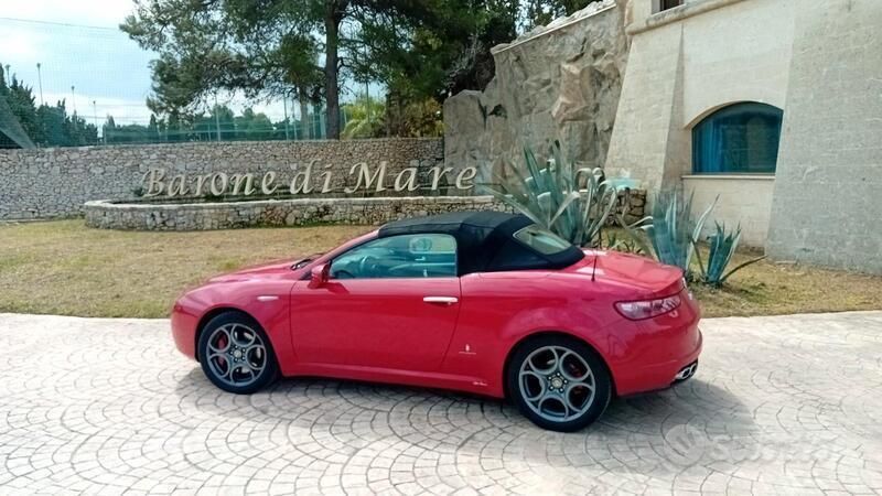 Usata Alfa Romeo Spider 170 CV (125 kW) 2011 Rosso Cabrio