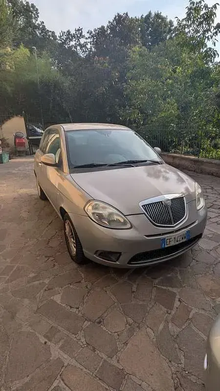Usata Lancia Ypsilon 75 CV (55 kW) 2010 Utilitaria