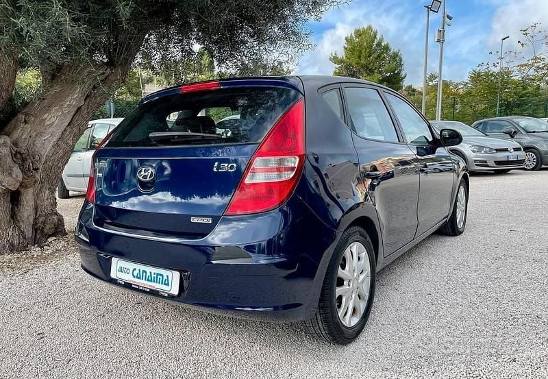 Gebraucht Hyundai i30 115 PS (84 kW) 2008 Blau Limousine