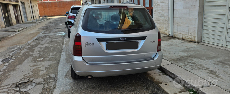 Usato 2000 Ford Focus 1.8 Diesel 90 CV (1.800 €)