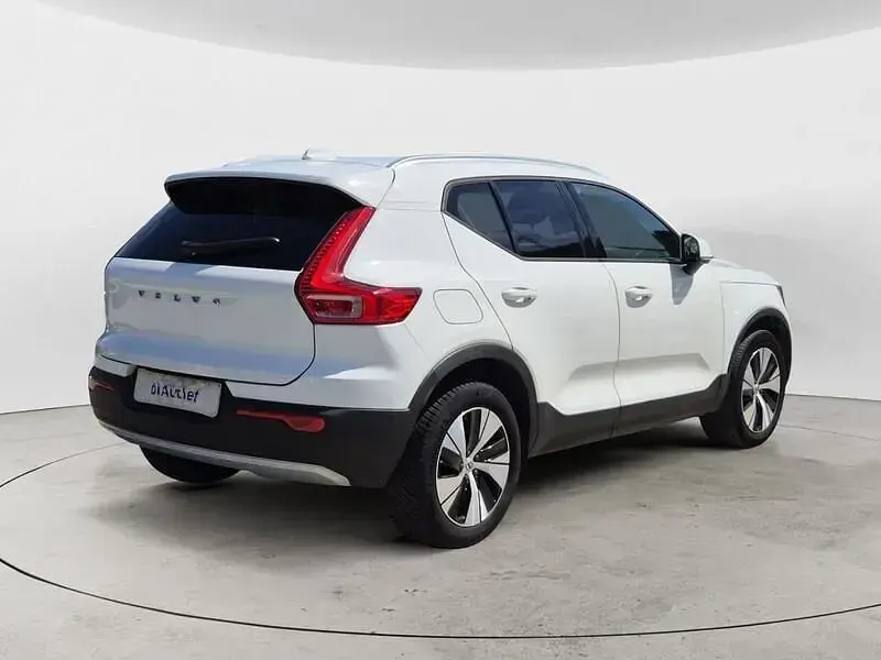 Usata Volvo XC40 Momentum 150 CV (110 kW) 2020 Bianco SUV