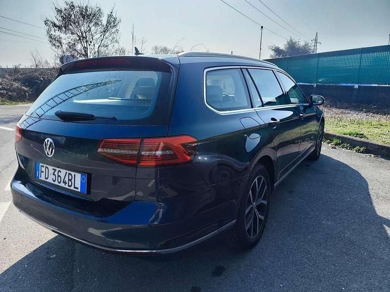 Usata VW Passat Executive 190 CV (139 kW) 2016 Blu/azzurro Station wagon