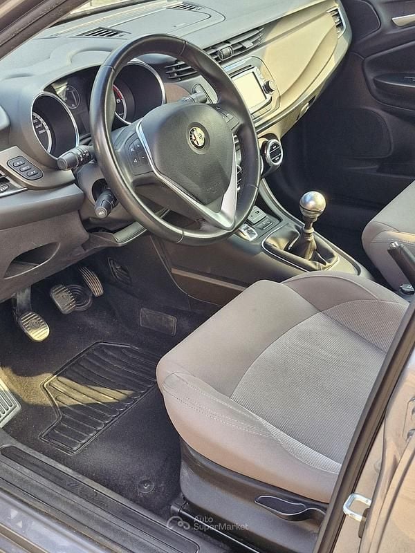 Usata Alfa Romeo Giulietta 120 CV (88 kW) 2016 Gray Utilitaria