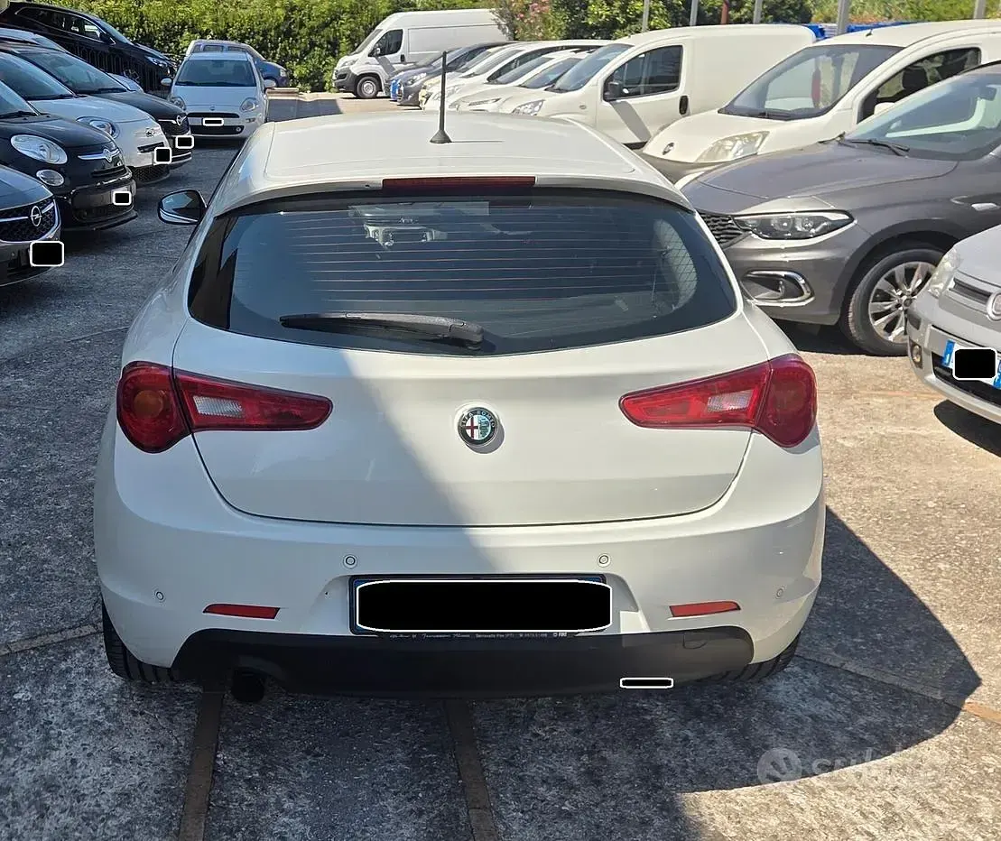 Usata Alfa Romeo Giulietta Distinctive 120 CV (88 kW) 2014 Bianco Utilitaria