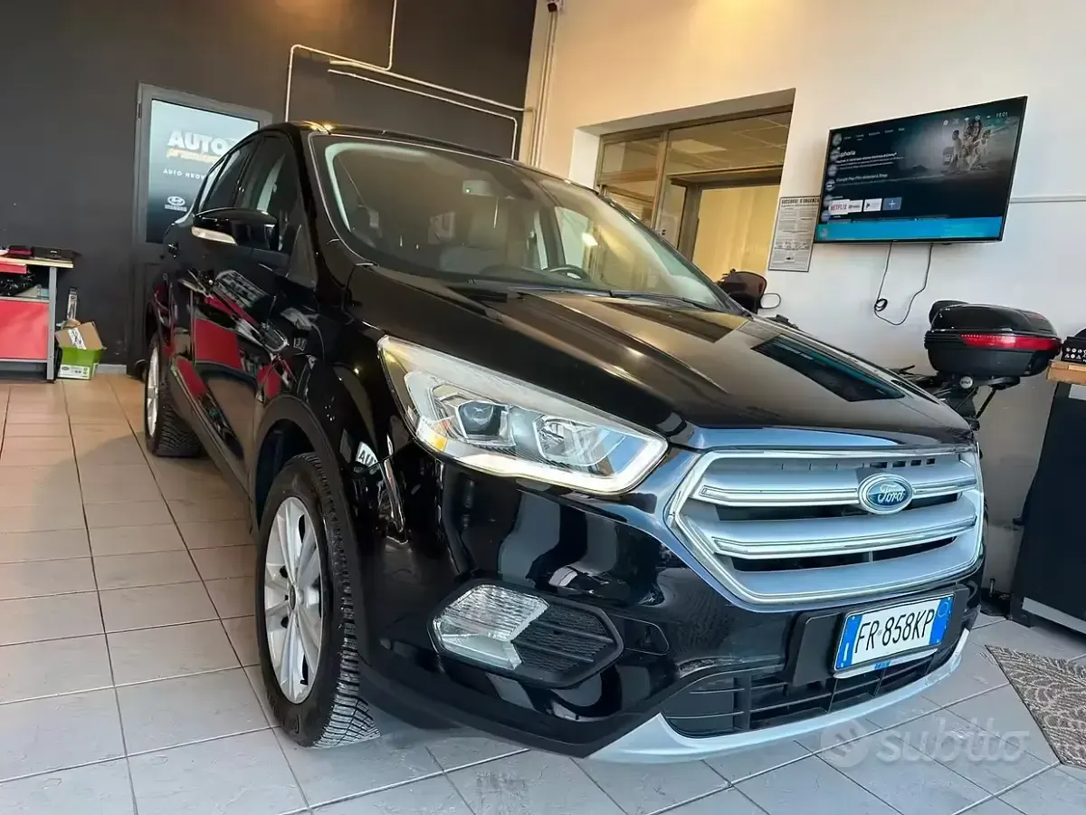 Usata Ford Kuga Titanium 120 CV (88 kW) 2018 Nero SUV