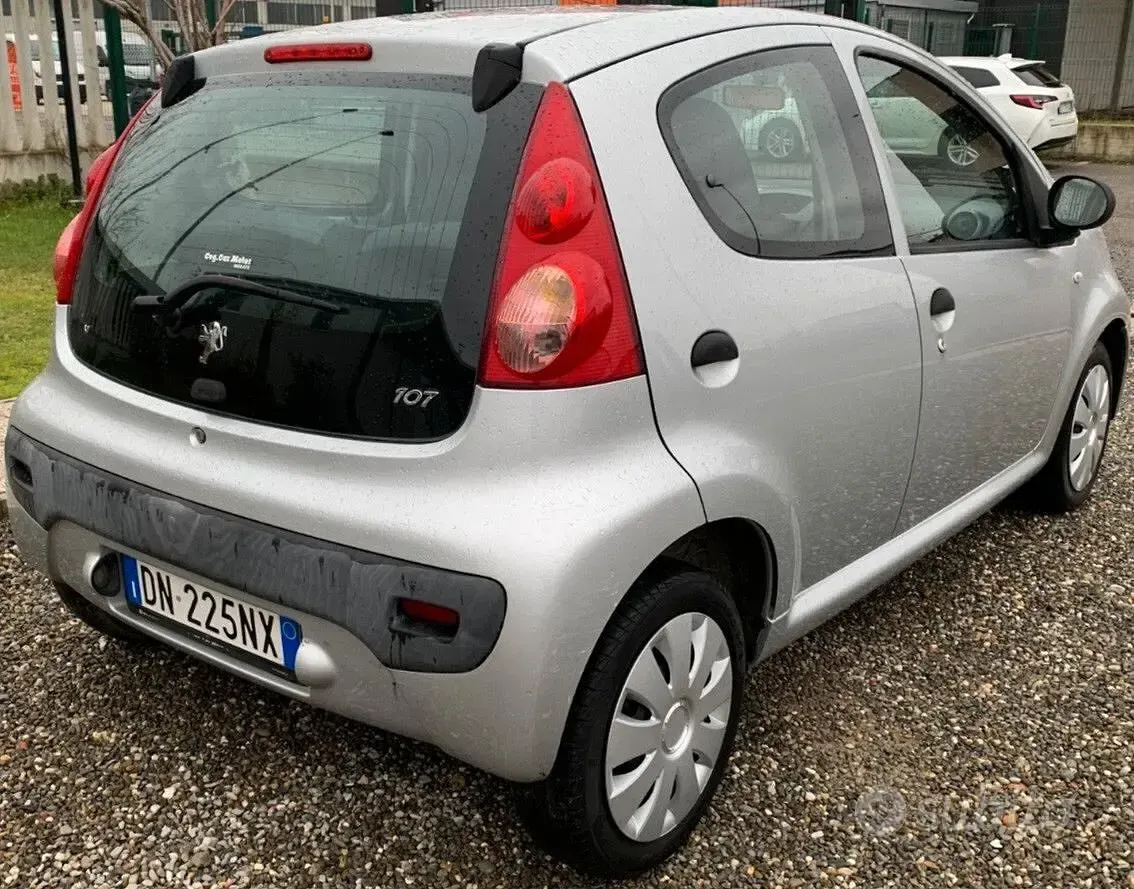 Usata Peugeot 107 Urban Move 68 CV (50 kW) 2008 Grigio Utilitaria