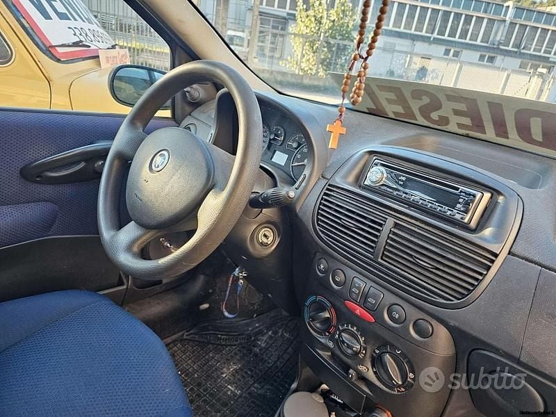 Gebraucht Fiat Punto Dynamic 69 PS (50 kW) 2004 Blau Kleinwagen