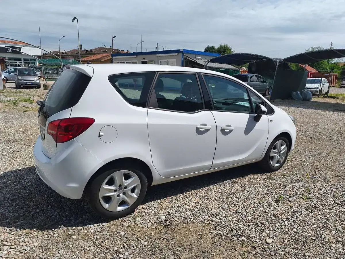 Usata Opel Meriva Cosmo 101 CV (74 kW) 2017 Bianco Monovolume